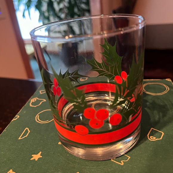 Pfaltzgraff Winterberry Festive Glass Set - Picture 5 of 8